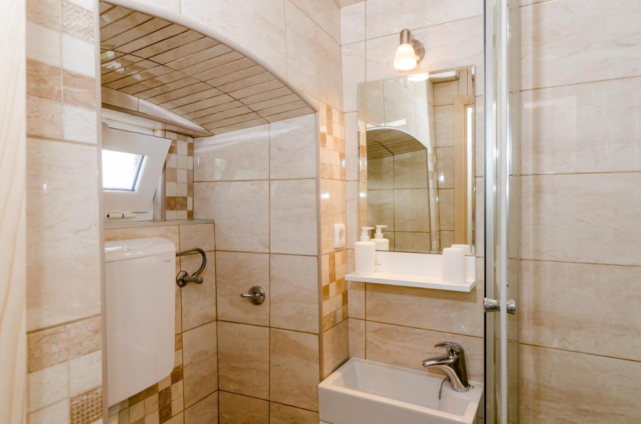 And Kapelica Guest house